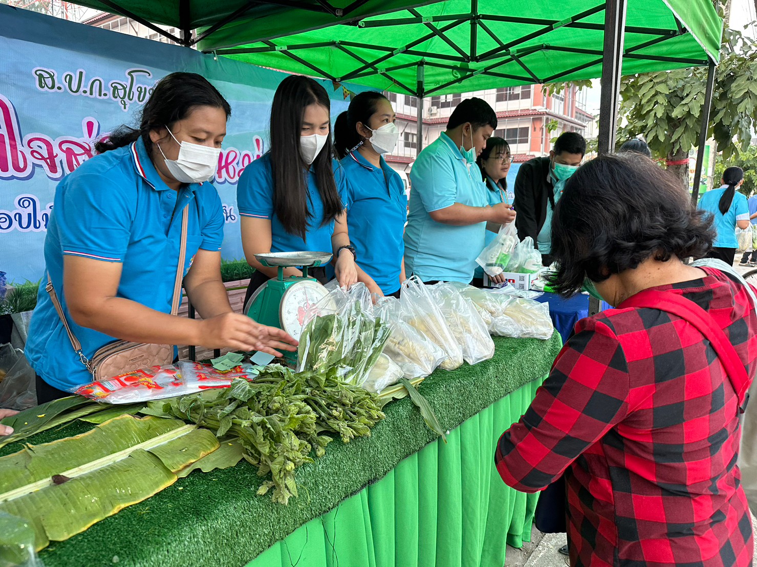 title - ส.ป.ก.สุโขทัย ร่วมใจส่งสุขปีใหม่ มอบให้ประชาชน